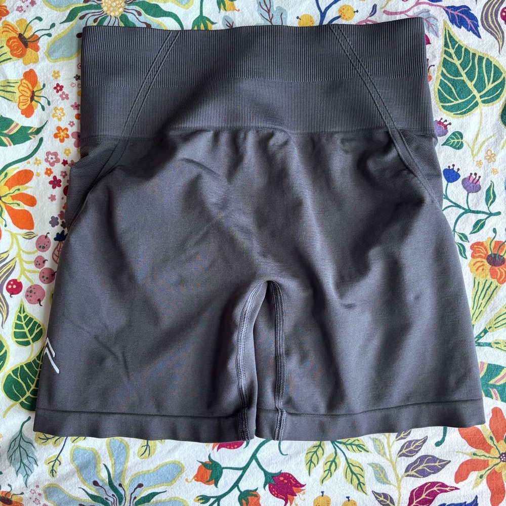 EFFORTLESS SHORTS COAL- SMALL